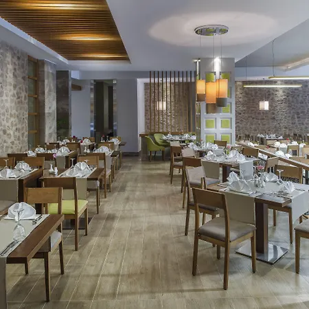 Aska Lara & Hotel