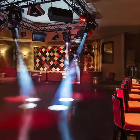 Aska Lara & Hotel