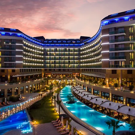Aska Lara & Hotel