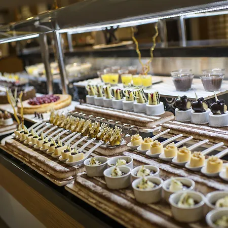 Aska Lara & מלון 5*