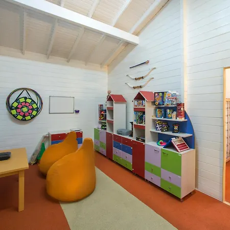 Aska Lara & מלון 5*